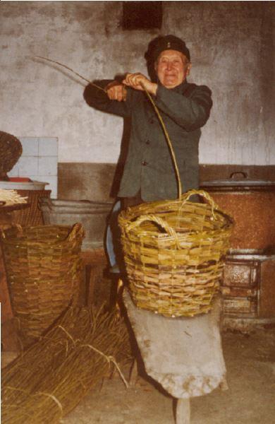 Korbmacher Heinrich Brand, geb.1889 um 1970
